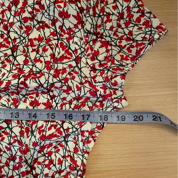 Short Sleeved Berry Midi Dress - Picture 4 of 7